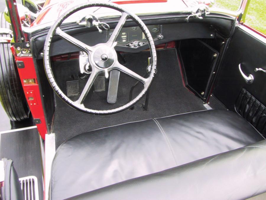 Торпедо Auburn 8-125 Cabriolet 1930 года  (фото 8 из 11)